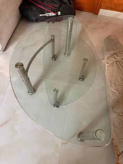 1 table moveable and with extender