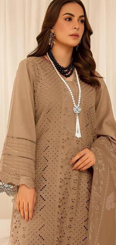 Sell Sell Sell Lawn 3pcs embroidered suit