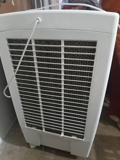 Cooler with 2 months use just new and no damage very good condition