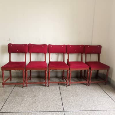 Dining Table & Chairs