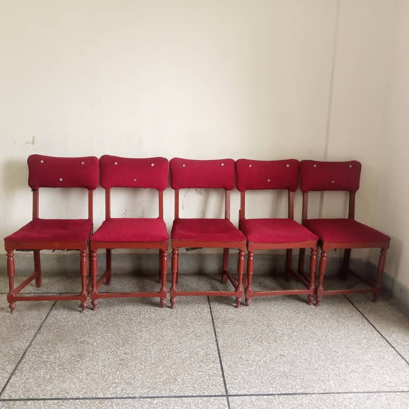 Dining Table & Chairs 0