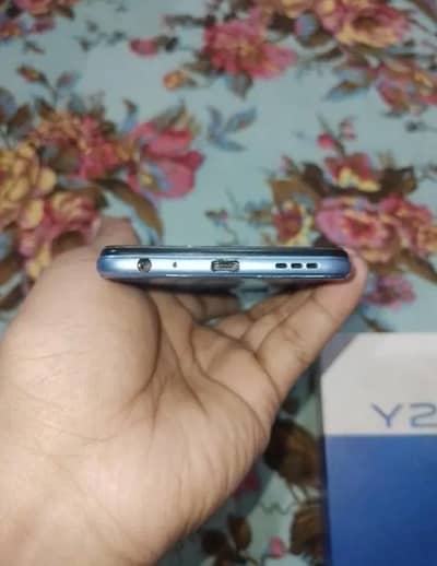 vivo y20s only panel change box Sath he only 16000 se Kam nhi ho ga.