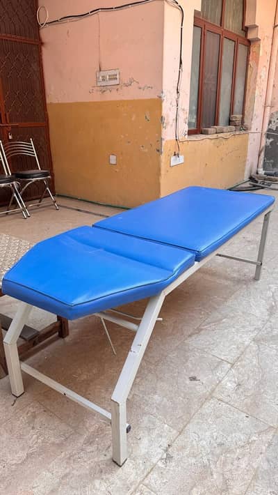 one first aid bed