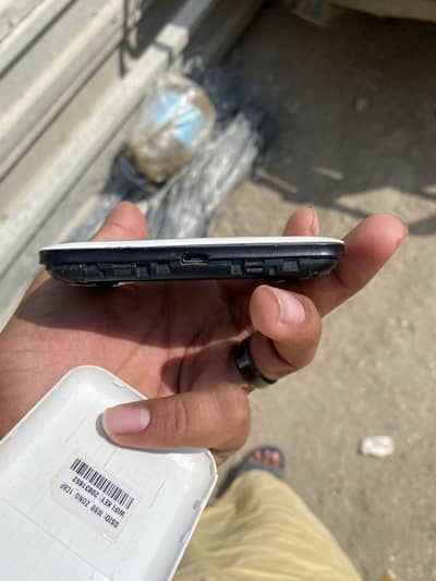 Zong 4G Bolt+ WiFi Device – Zong Network Only (Locked)