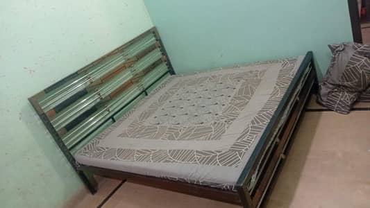 1 saal used kia hai new condition me hai kuch bh8 damage nahi hai new