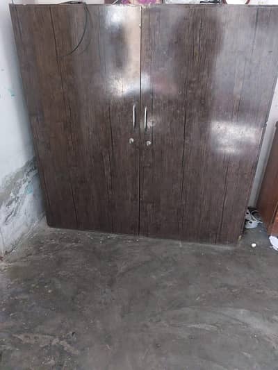 Double sides wadrobes 4 double or 2 singke wadrobes in good condition