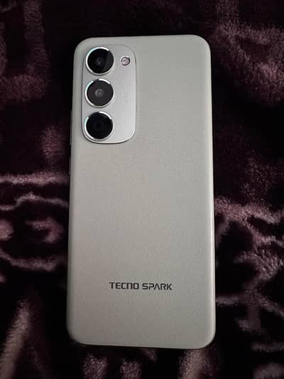 Techno Spark 40 Pro Plus