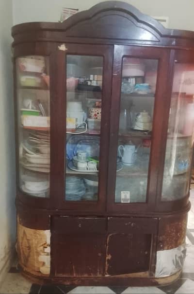 crockery cabniet