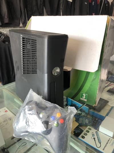 Xbox 360 with Many games including GTA 5 Tekken 6