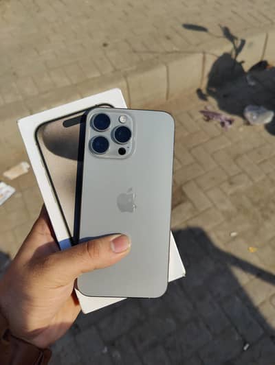 15 pro max 100Health 256 Factory Unlock HK model with box cable