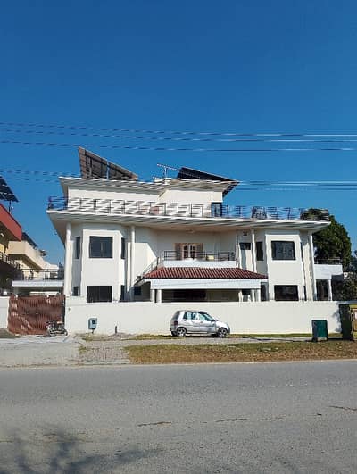 VIP Four-Side Corner House For Rent | 5 Bedrooms | Extra Land | Solar Installed | Prime Location