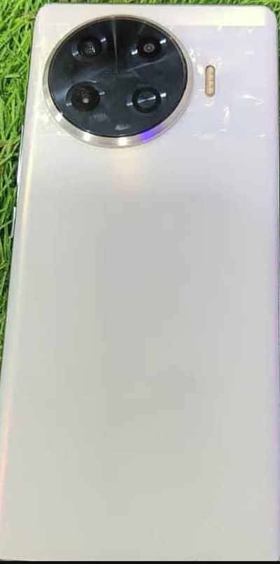 Tecno spark 20 pro plus