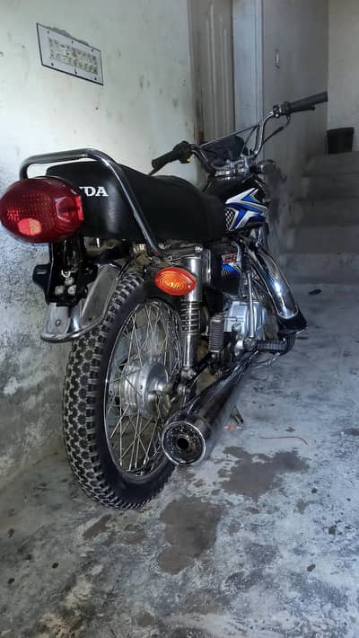 Honda 125 new condition. 2018 model modified in 2025 total genuan.