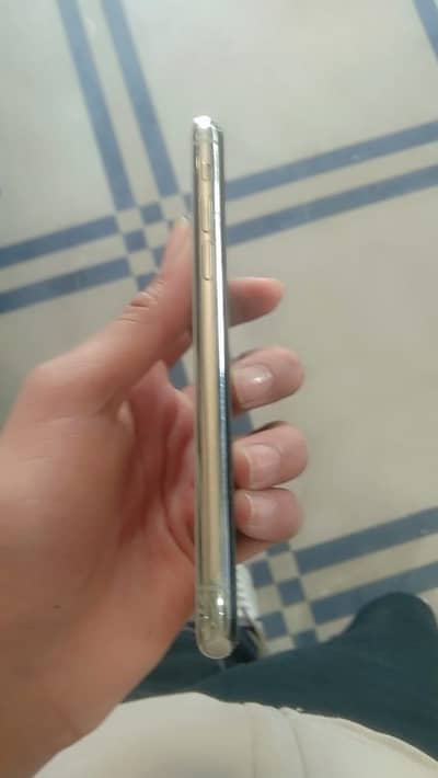 iPhone 11 Pro 64 gb factory unlock 10/9.5 battery heath 72 face off