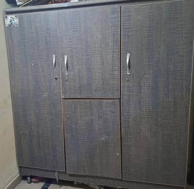 3Door ,4 partition Almira urgent For sale