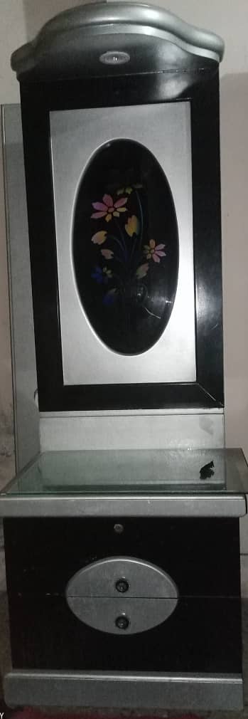 1 king lightening bed set with new mattress