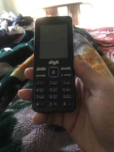 Battery khrb ha charging pr lga kr chlta ha bttry new dalni ha