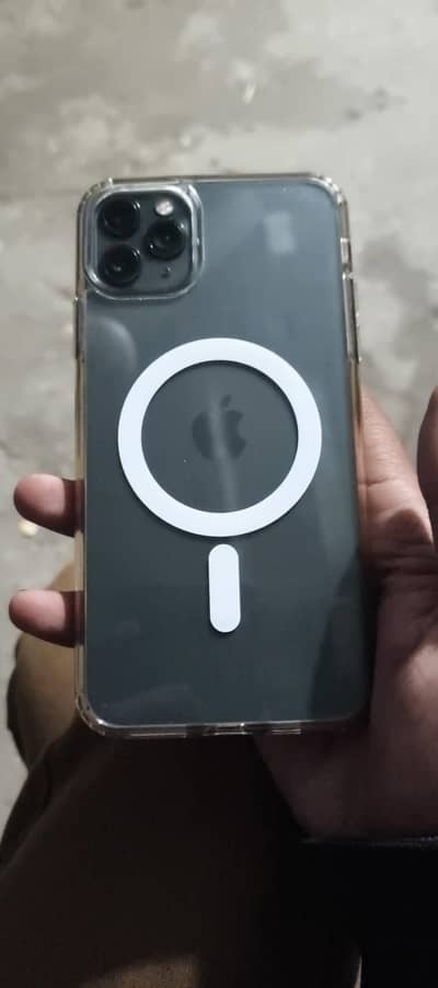 11 pro max non pta 2 month sim chlaye ga 92 battery helath