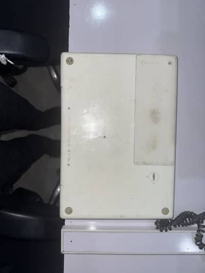 Macbook 2009 turns on but automatically turns off