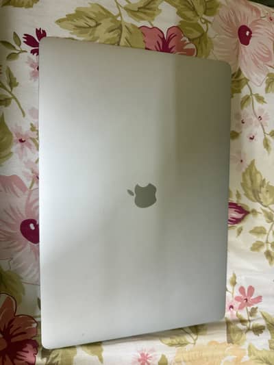 Macbook pro 2019 16 inch 16/512gb