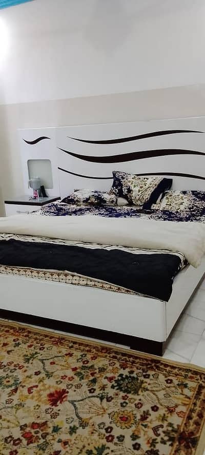 Bedroom set in lasani wood