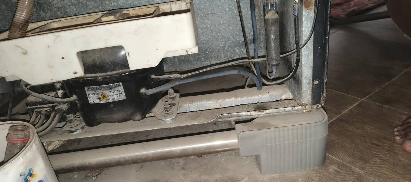 Dawlance Double Door Large Size Fridge – Durable & Stylish 2