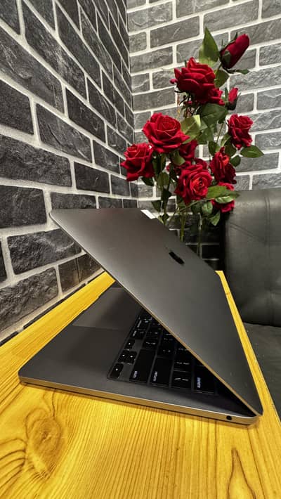 MacBook Pro,2020 M1, Laptop. 10/10 Condition,