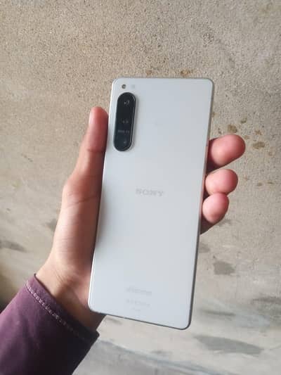 Sony Xperia 5 mark 4. . 4 month sim time 10by10 water pack DSLR / Gaming