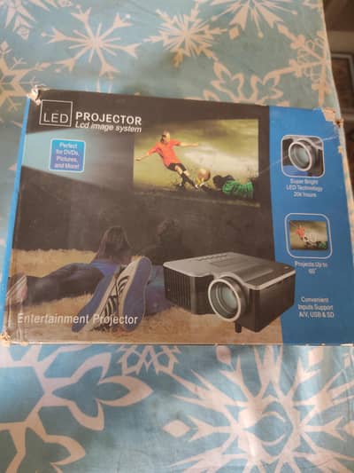 projector for sell 15000 price call or WhatsApp 03004128750