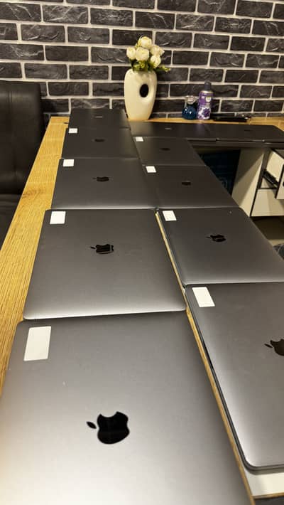 MacBokk Pro 2020 13”Laptop. 10/10 Condition, i7, 10t laptop h,Gen