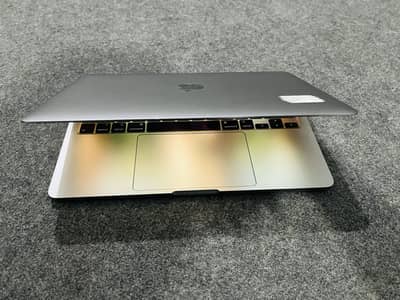 MacBook Pro 2020 13inch 16GB /256GB condition Aplus