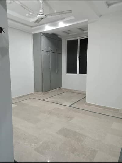2 bed VIP flat available for rent 3rd floor on Ghauri town