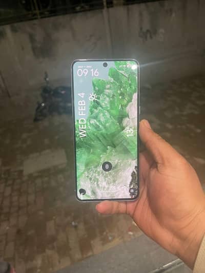 Google pixel 8 pro miner line and dot in display