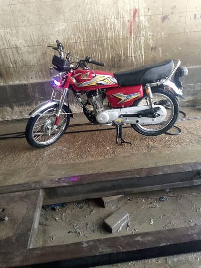 United 125 2018 Model Red Color