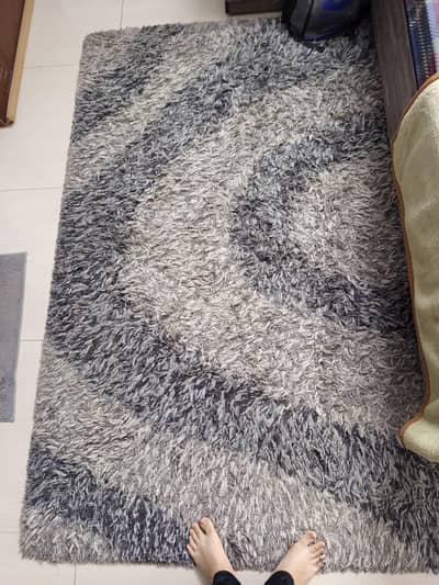 black and grey furry carpet