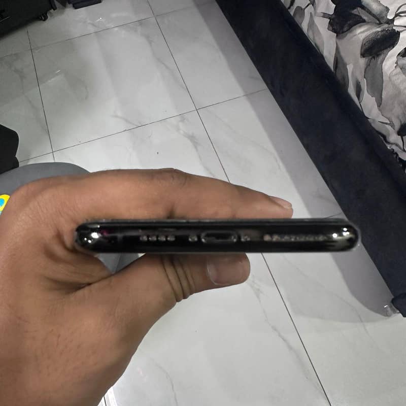 iphone 11 pro max 2