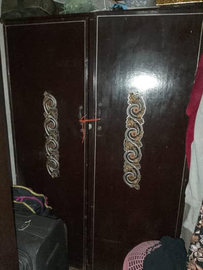 01 bed with one metres 02 wore drop 01 dressing