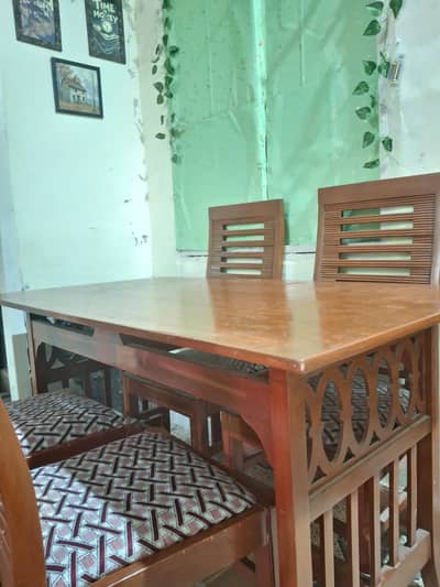 DINING TABLE WITH FOUR CHAIR FOR SALE