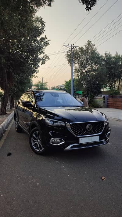 MG HS EXCITE 2025 with BLACK Interior IN LAHORE 1PC PAINT ONLY
