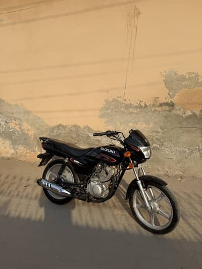 Suzuki 110s Black 22 model lush condition