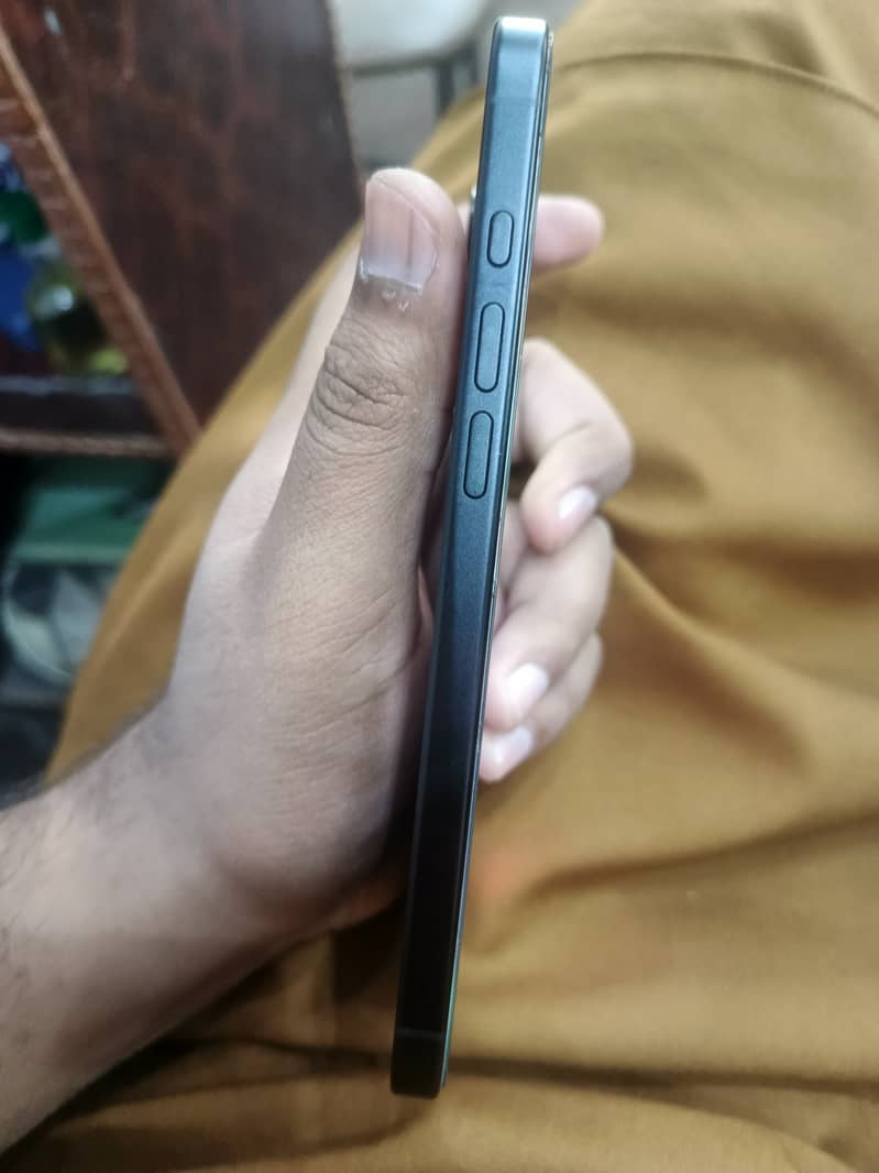 iPhone 16 Plus 128GB LLA | SIM Locked | 100% Battery | 145 Cycles 3