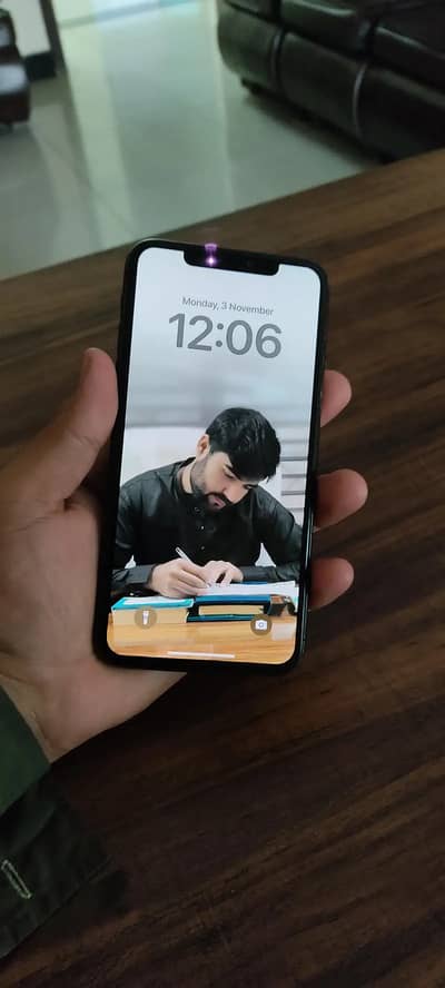 I phone 11 pro max  64 gb