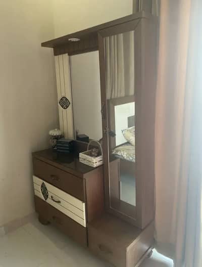 Single bed with dressing table and 1 divider
