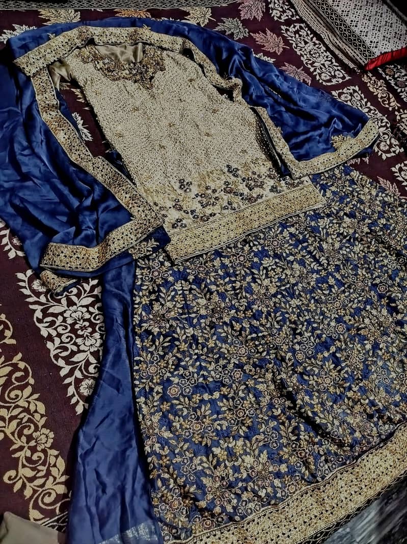 خوبصورت  تھری پیس سوٹ 3