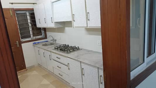 10 Marla lower Portion For Rent