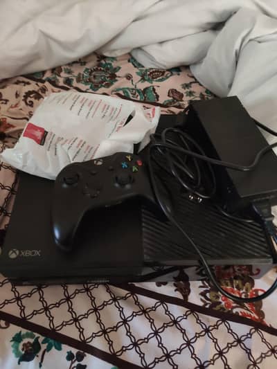 Xbox One 500 GB plus one game (forza 3)