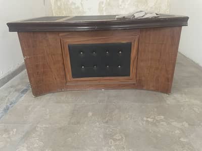 Executive Table for CEO’S