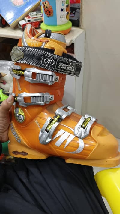 Tecnica Ski boots