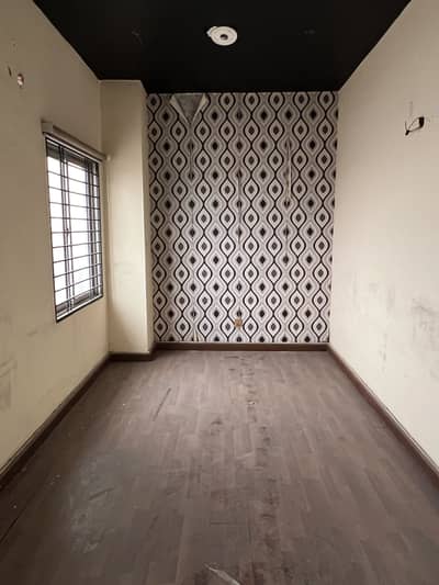 Small office for urgent sale available for start ups (03364863564)