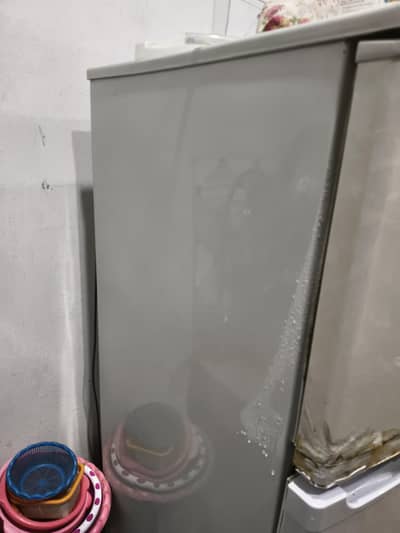 Used Waves Freezer Good cooling